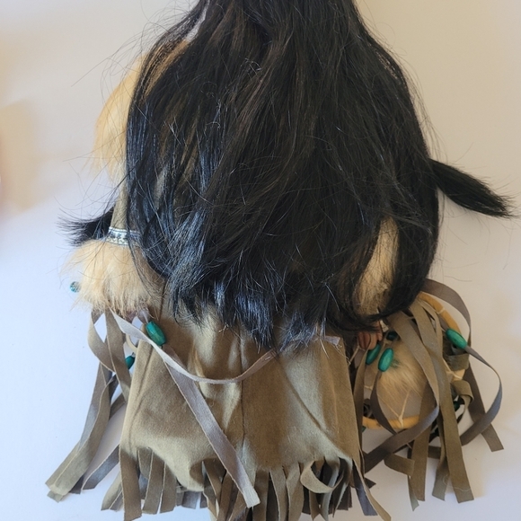 VINTAGE 17" Native American porcelain doll - Picture 2 of 5